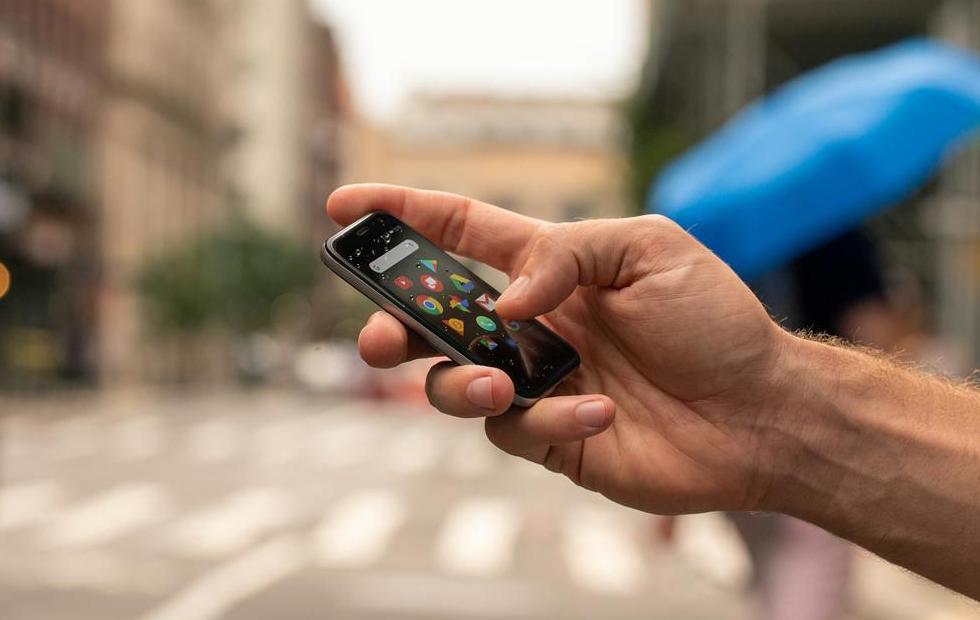 Palm’s tiny Android phone coming to Verizon next week