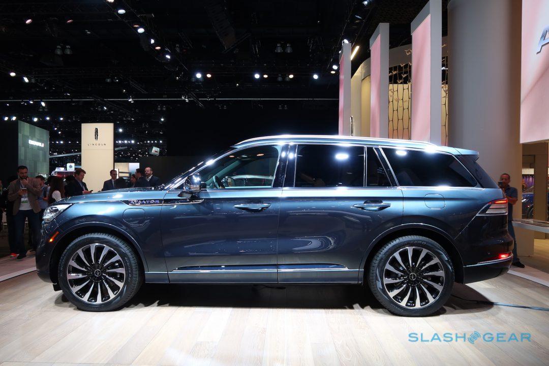 The 2020 Lincoln Aviator pulls out the stops to sweep up in midsize