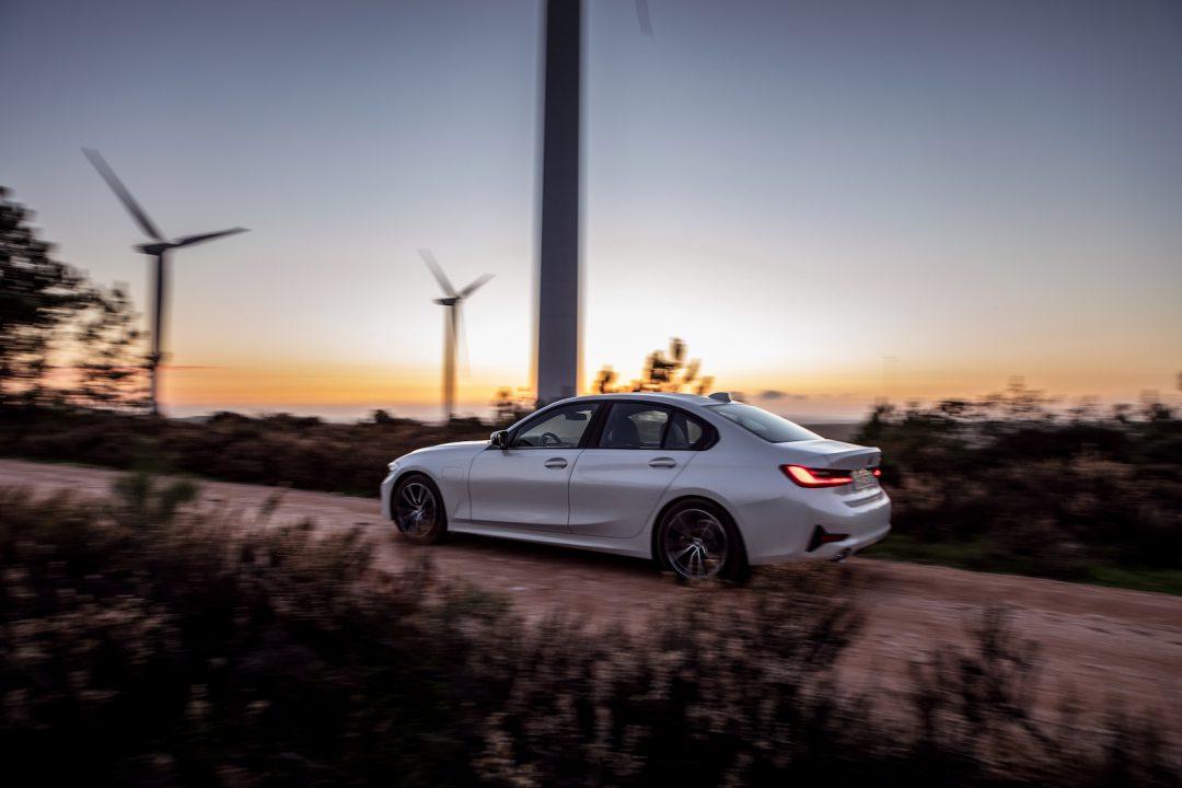 Voorbijgaand zondag toezicht houden op 2019 BMW 330e hybrid boosts range, performance and tech - SlashGear