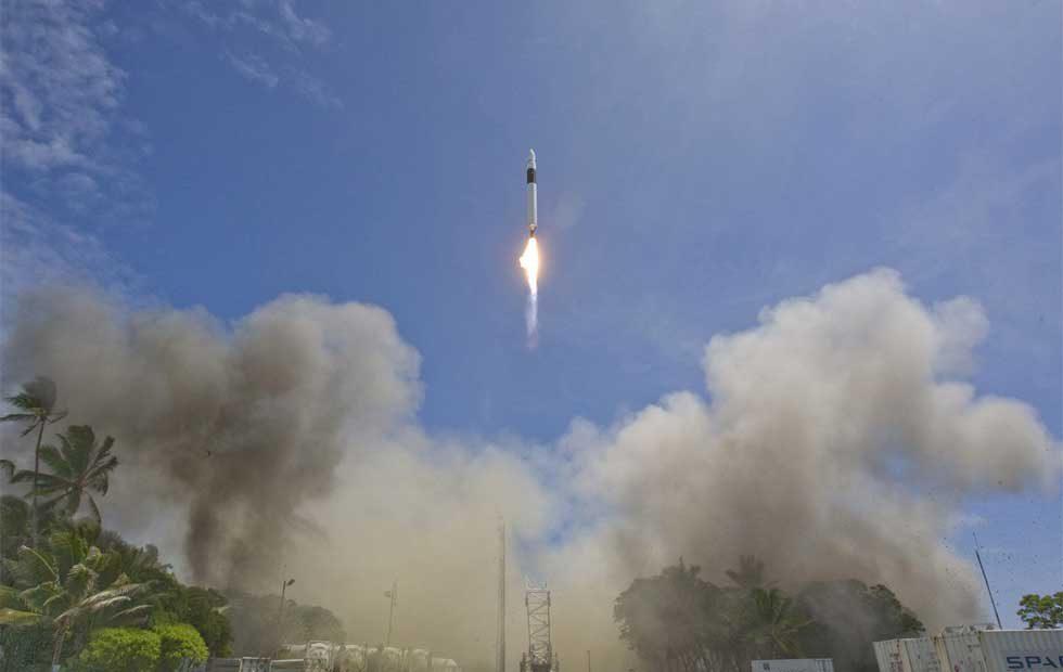 FCC greenlights SpaceX to launch 7,000 satellites for broadband services