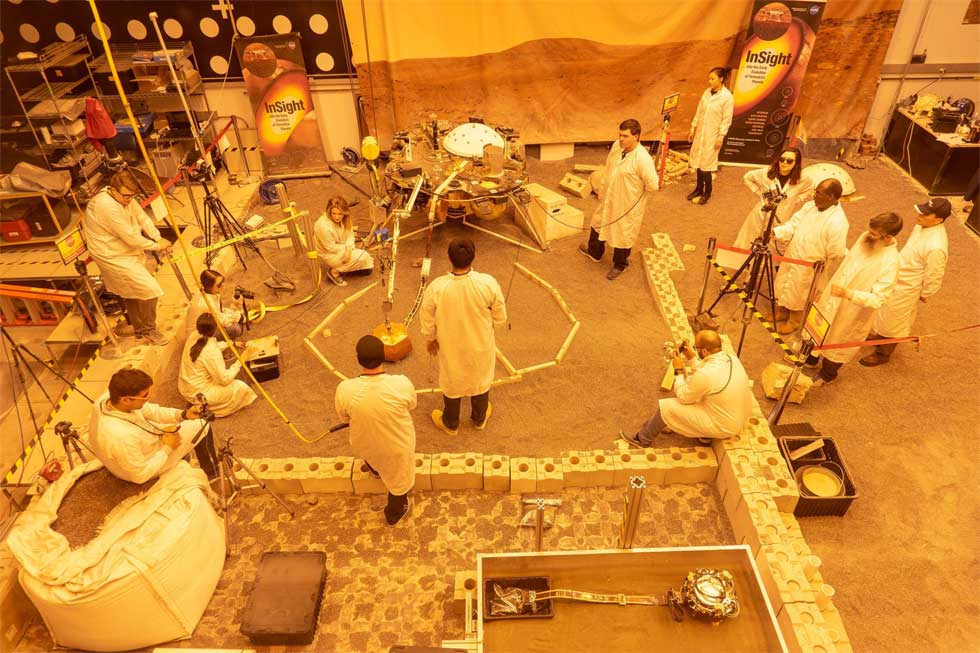 JPL engineers recreate InSight's Martian environment in California lab