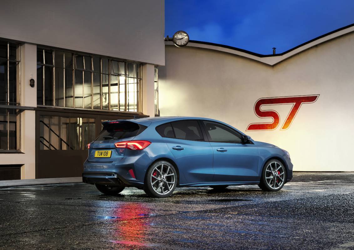 19 Ford Focus St Taps Civic Type R Shaming Torque Slashgear