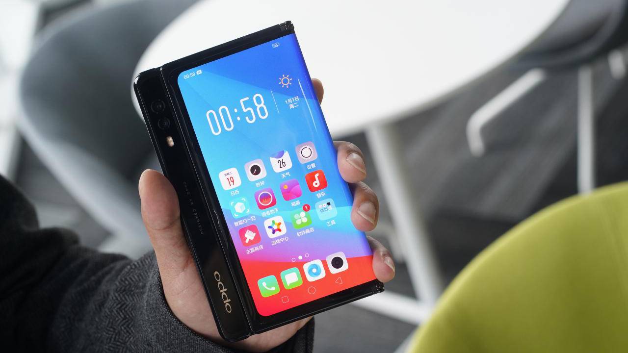 OPPO decided not to show its Huawei Mate X style foldable phone