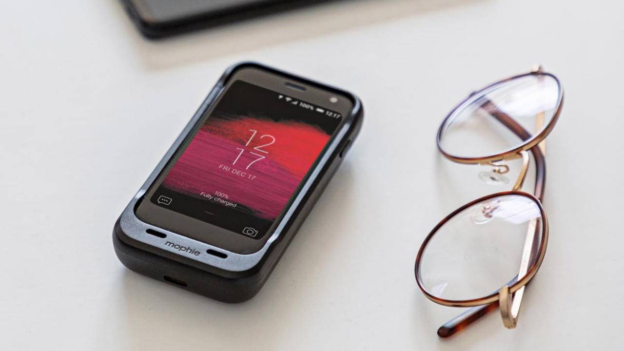 Mophie Palm Juice Pack Palm Juice Is A Battery Case That Adds