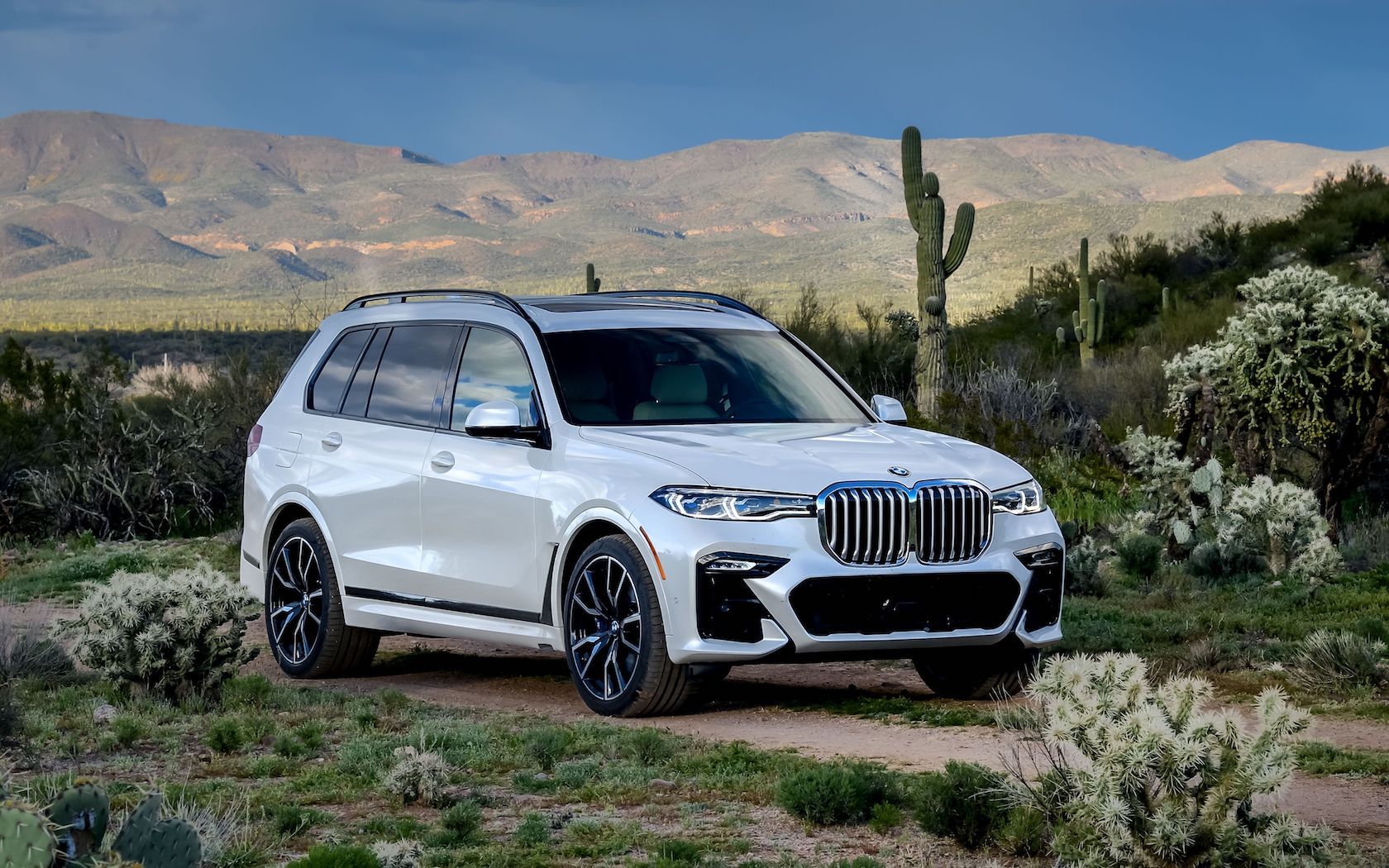 19 Bmw X7 First Drive Unexpected Agility In A 7 Seat Luxury Suv Slashgear