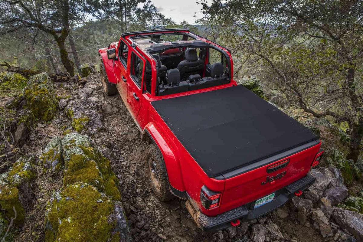 Jeep Gladiator First Drive Pickup Artist Slashgear Jeep Gladiator First Drive Pickup Artist Slashgear