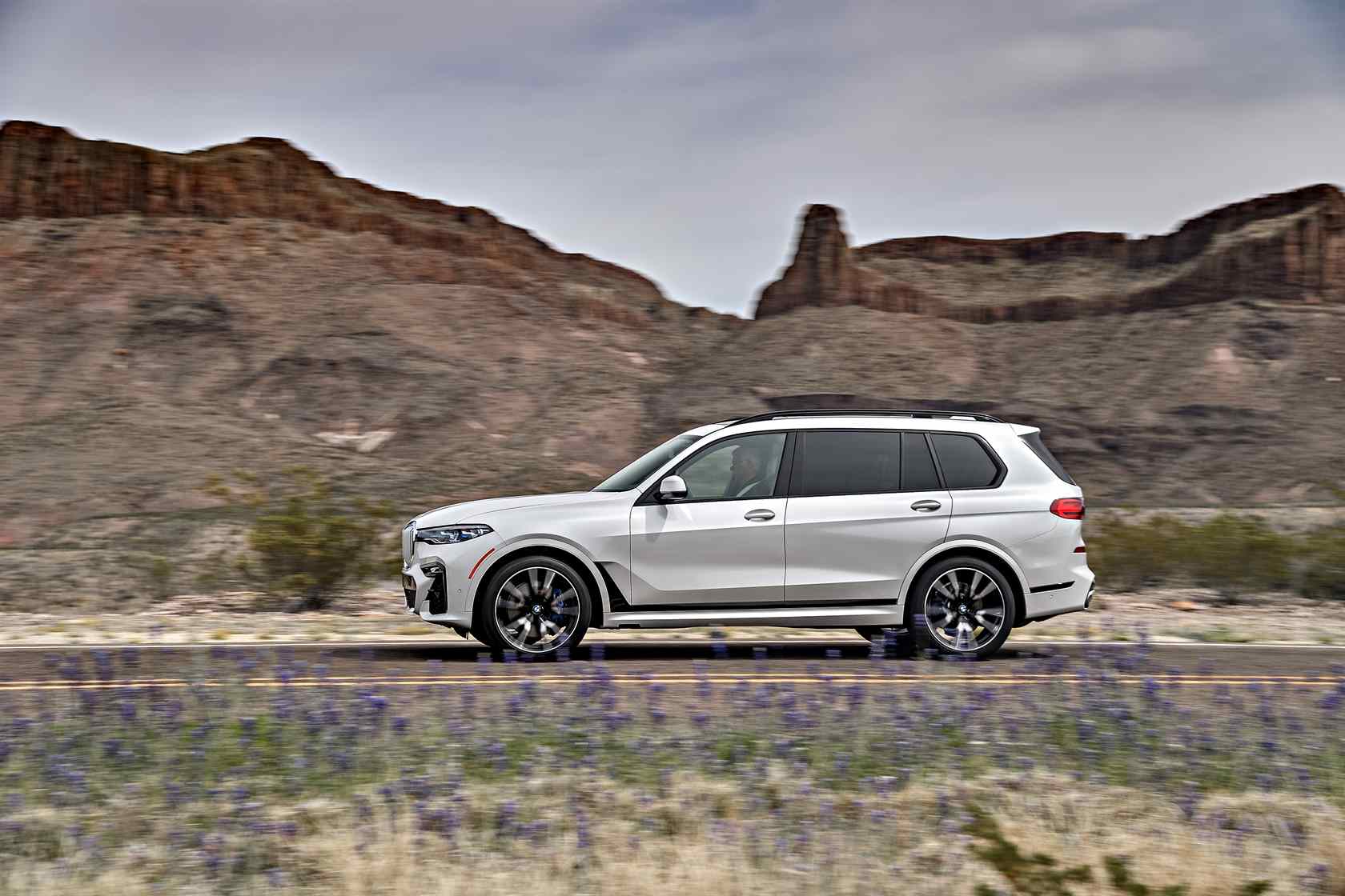 2019 Bmw X7 First Drive Unexpected Agility In A 7 Seat