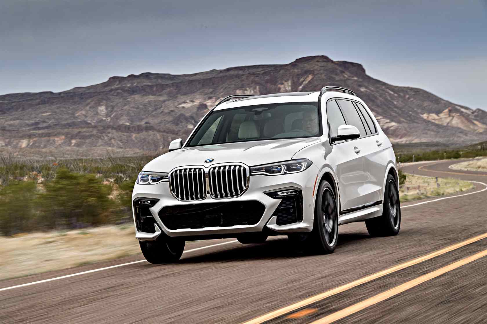 2019 Bmw X7 First Drive Unexpected Agility In A 7 Seat