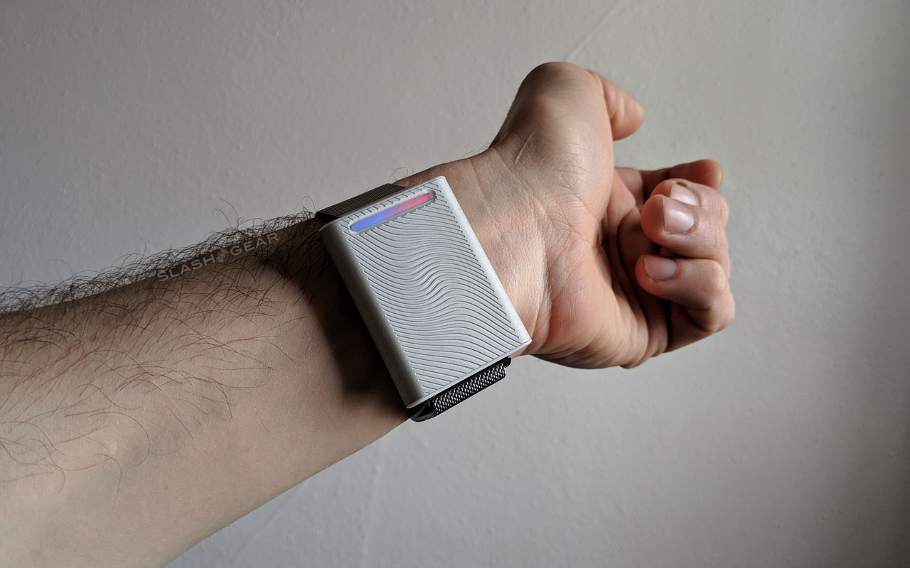 Embr Wave Review You own personal thermostat SlashGear