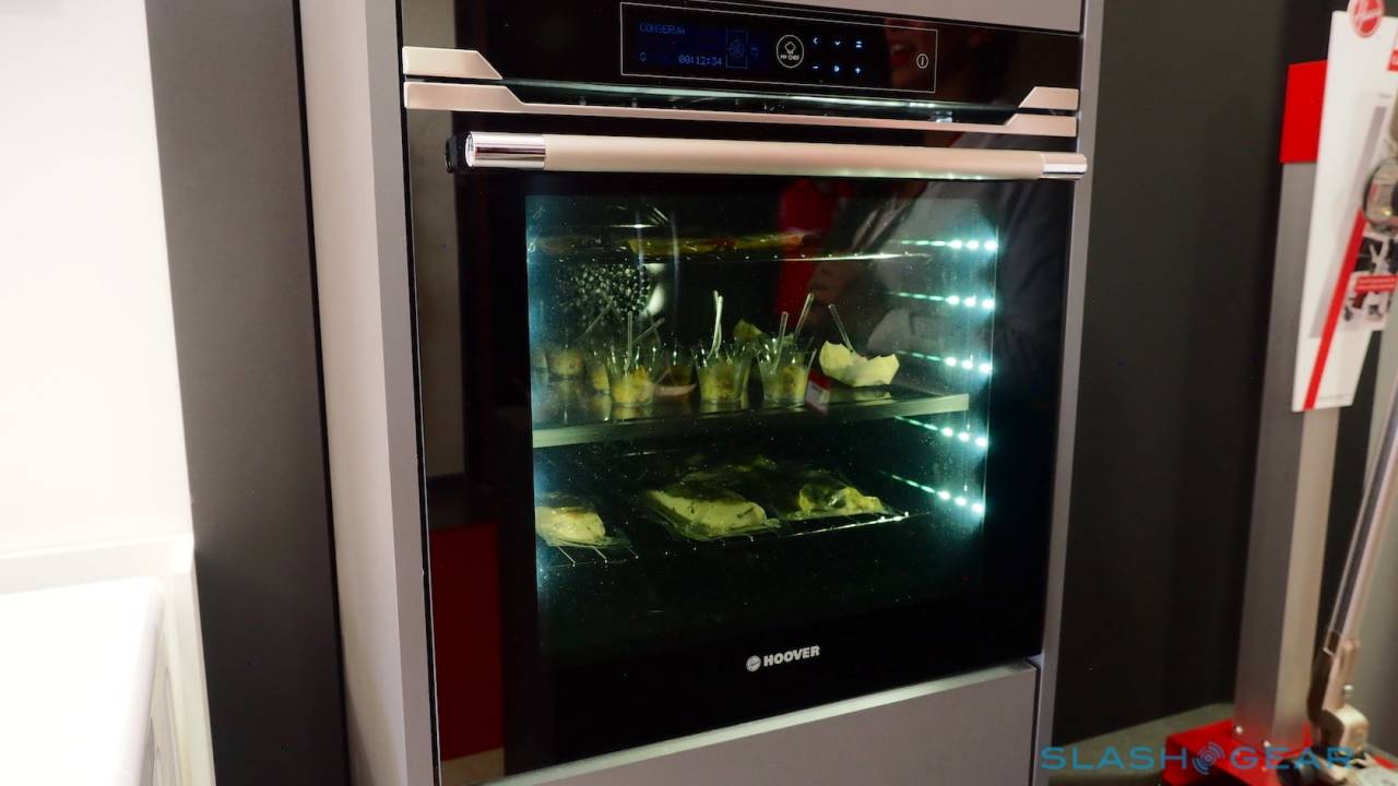 Hoover H-KEEPHEAT 700 oven keeps meals ready-to-eat for up to 2 weeks