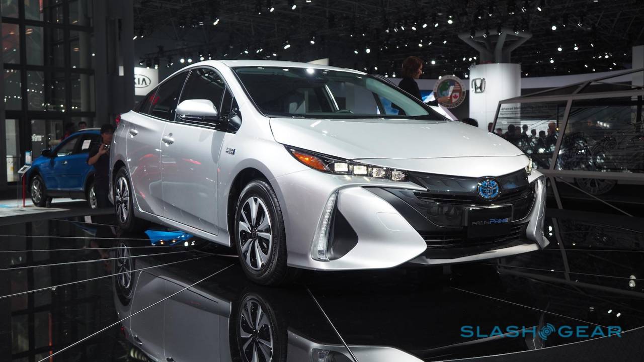 Toyota unlocks 24,000 hybrid car patents to help rivals