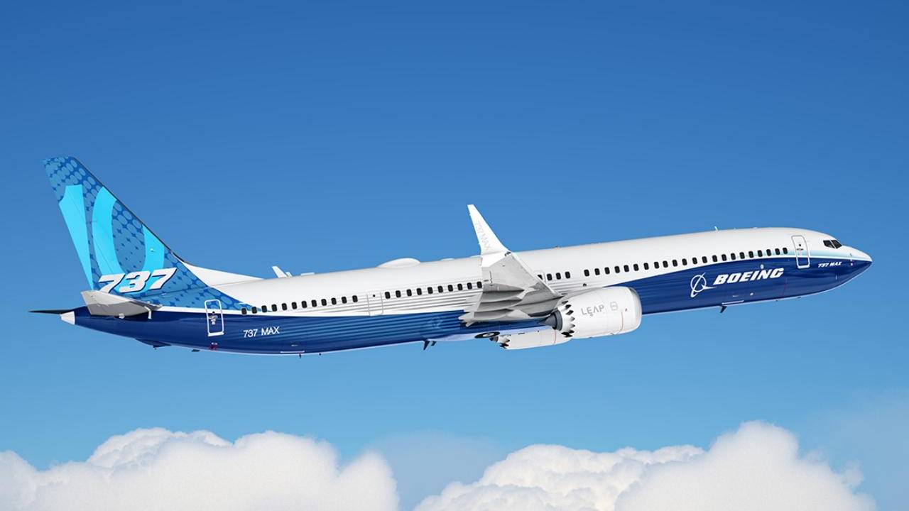 A Boeing plane flying in a beautiful blue sky
