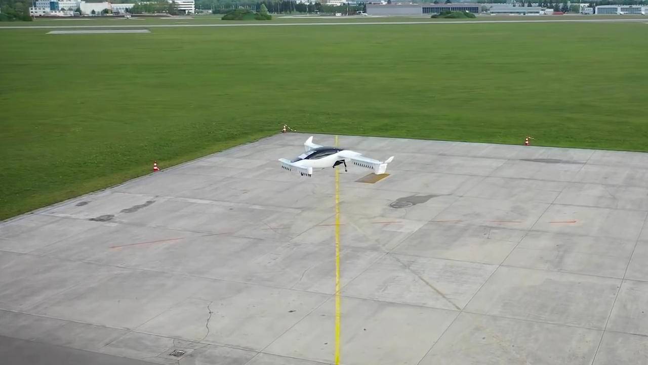 Lilium Jet all-electric five-seater air taxi takes its first flight