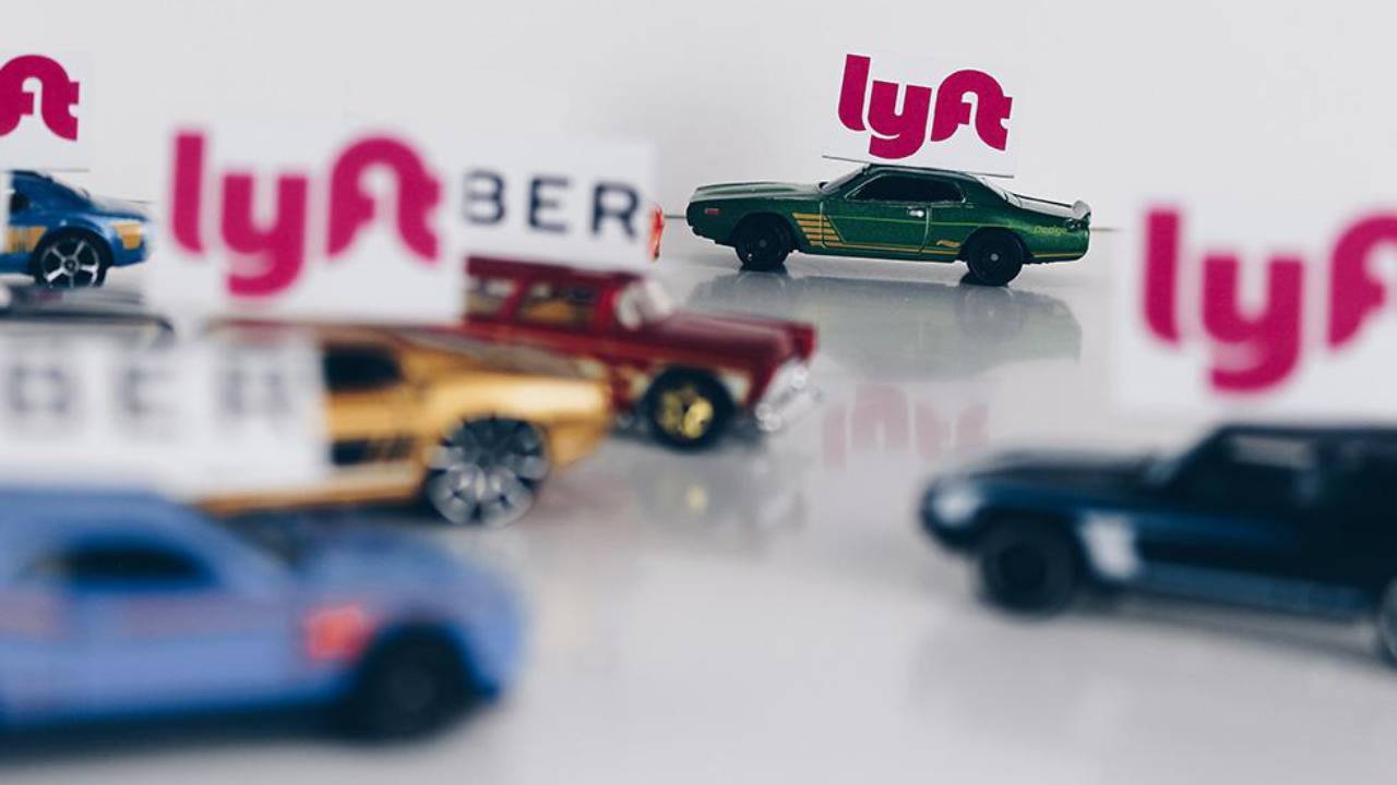Lyft panic button gives riders a way to directly dial 911
