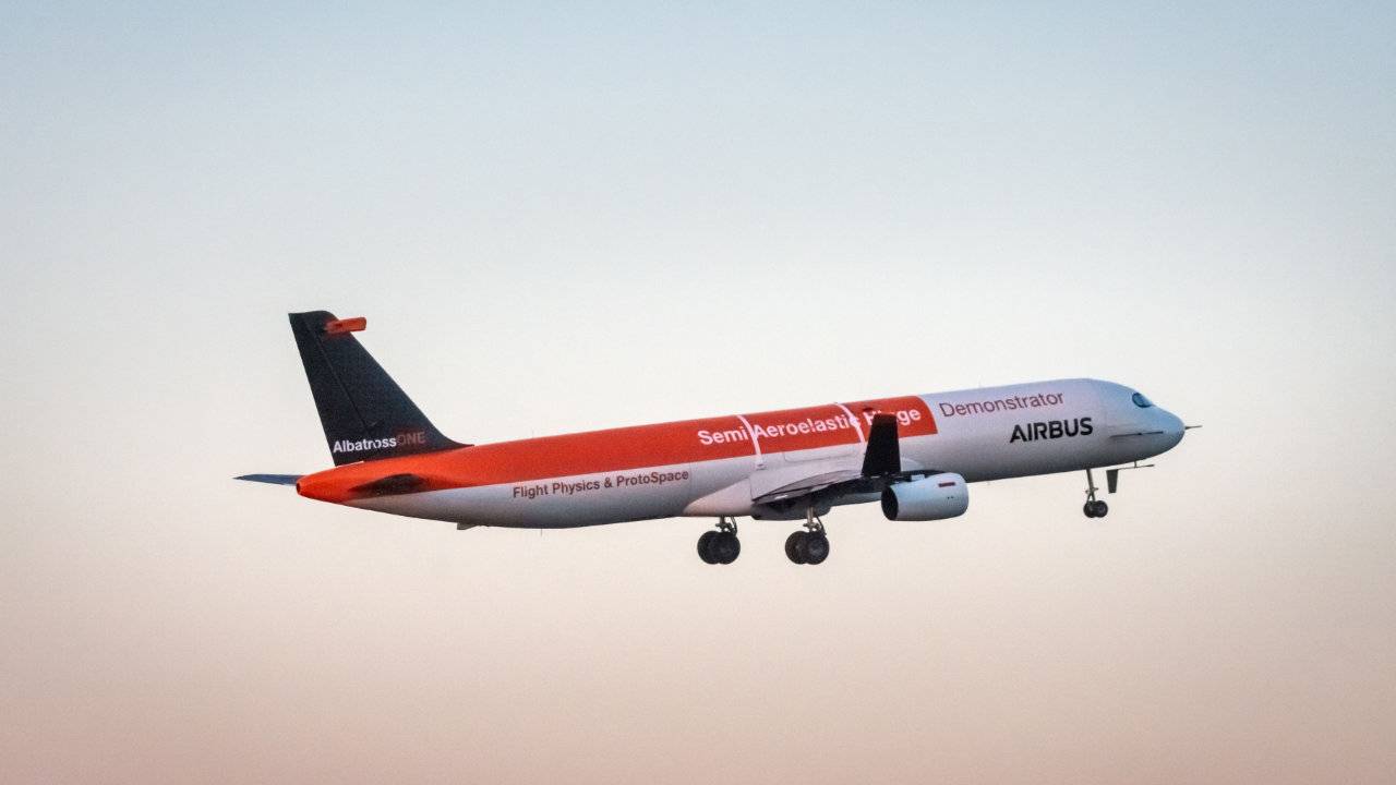 Airbus tests demonstrator airplane with flapping tips on each wing