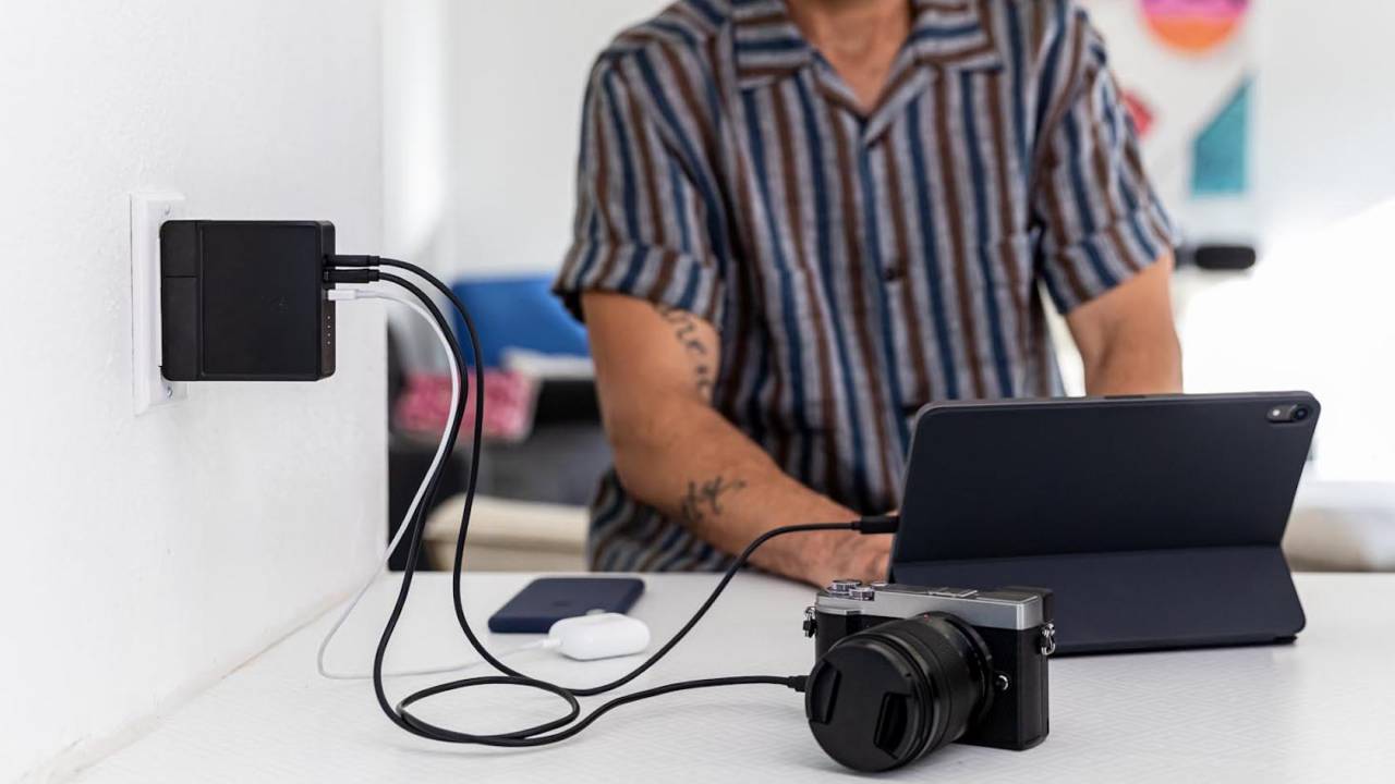 Mophie Powerstation Hub is a battery, Qi charger and USB-C adapter all in one