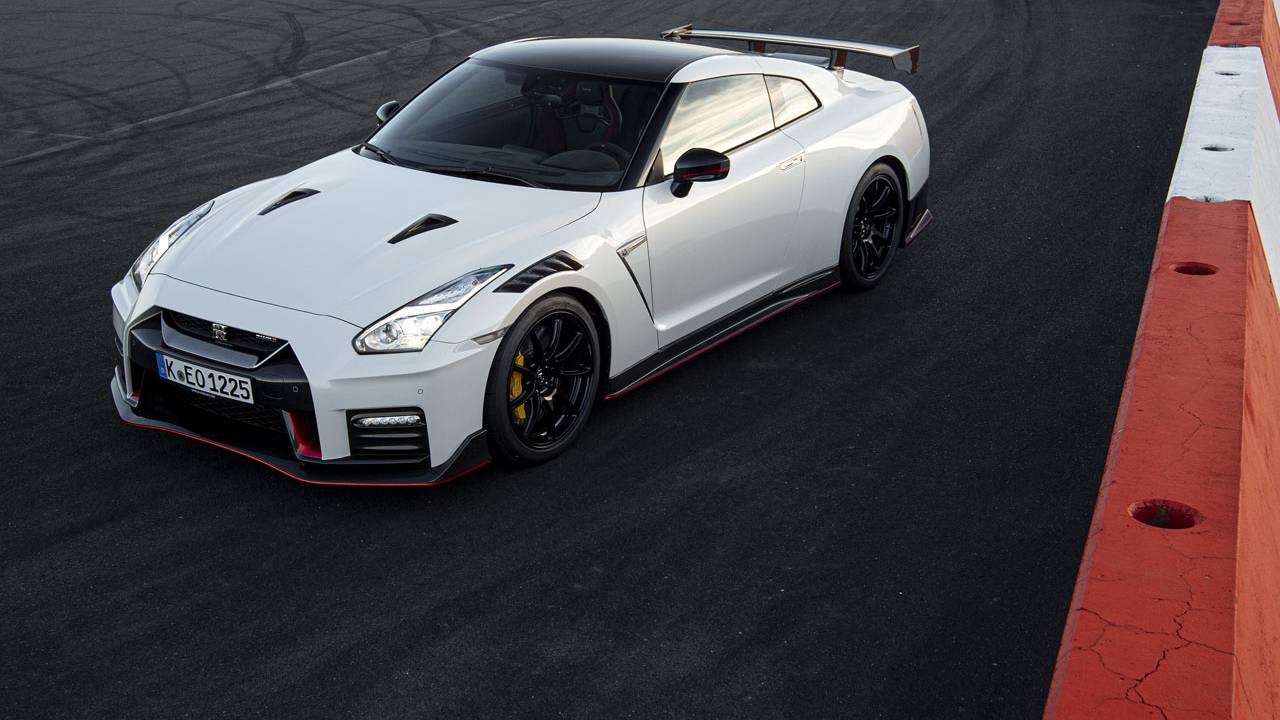 2020 Nissan Gt R Nismo Starts At Over 210 000 Slashgear