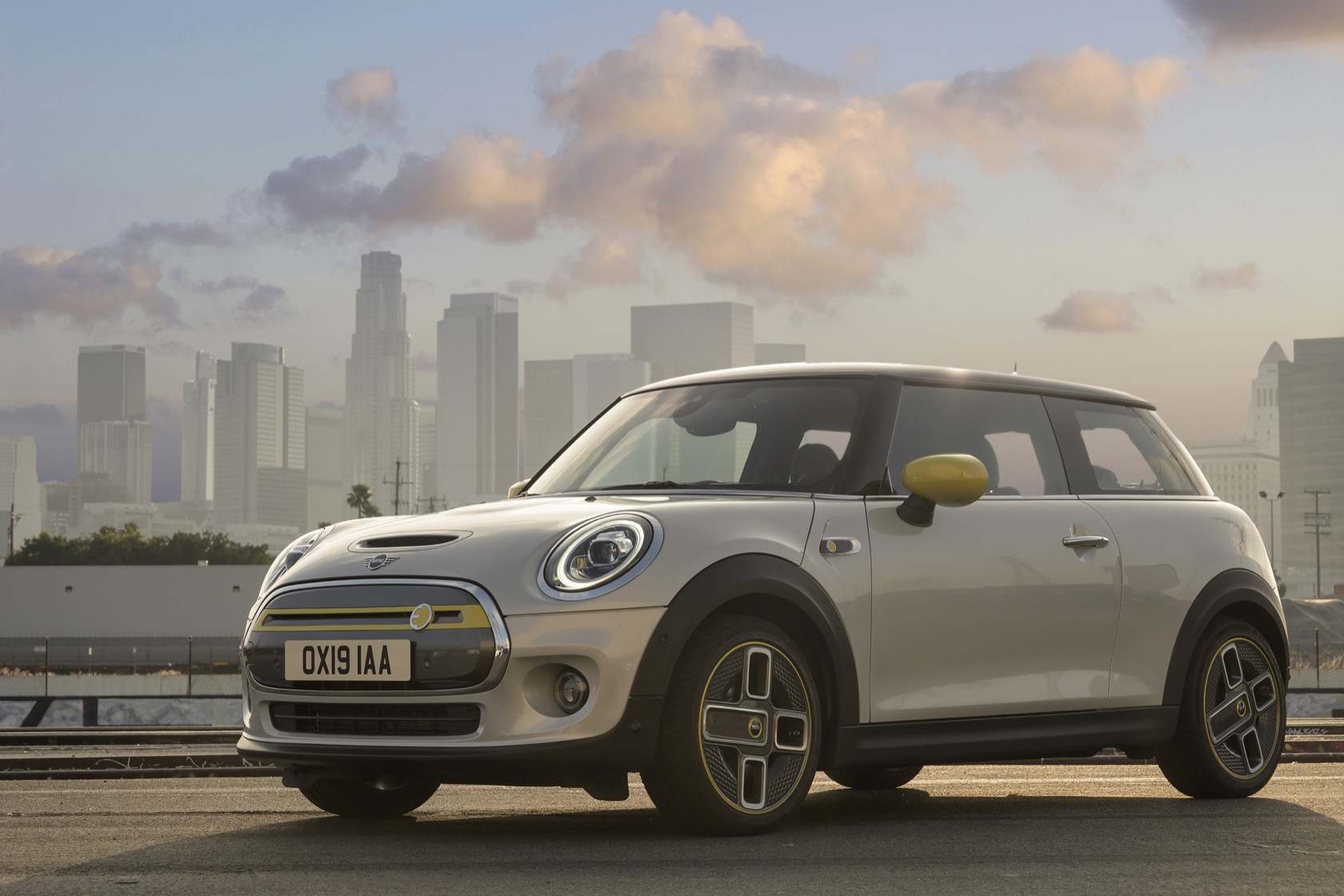 The 2020 MINI Cooper SE isn't going to win over EV critics - SlashGear