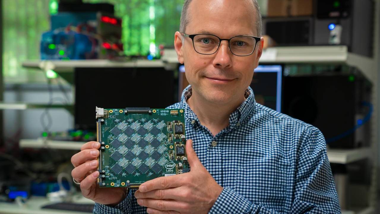 Intel Pohoiki Beach crams 64 Loihi neuromorphic chips for AI and IoT