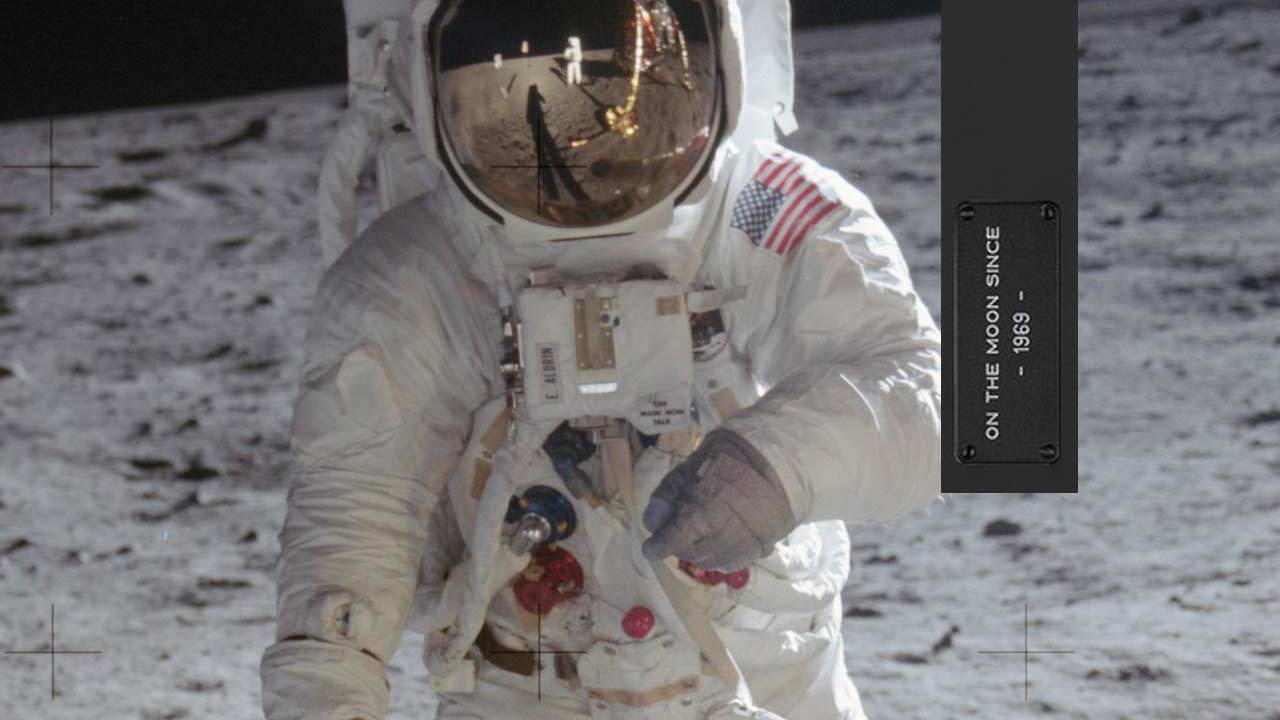 hasselblad camera used on the moon
