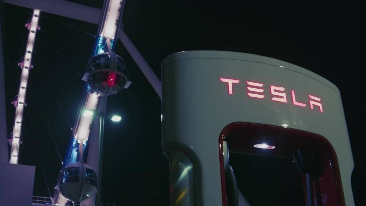 Tesla’s new Vegas V3 Supercharger station uses solar and battery power