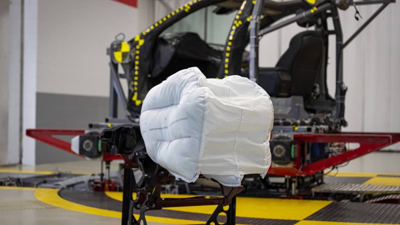 New Honda airbag grabs your head like a baseball mitt – and that’s a good thing