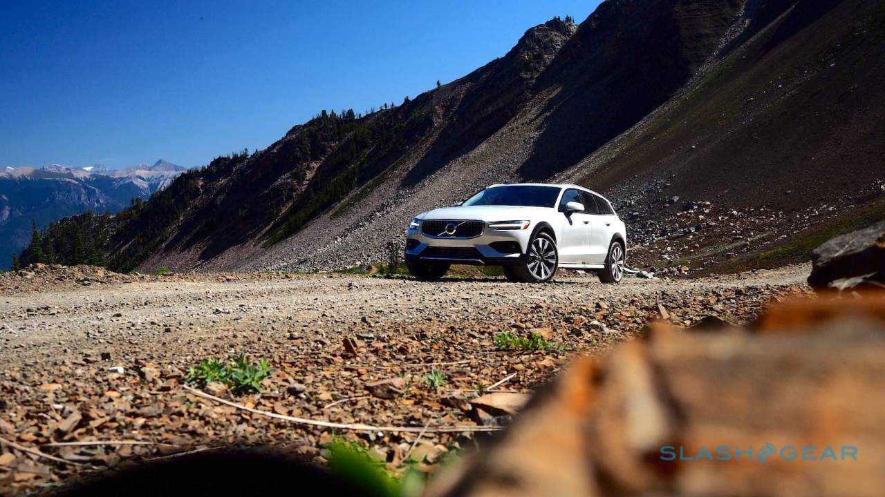 We took the 2020 Volvo V60 Cross Country out on ice, now we hit the dirt