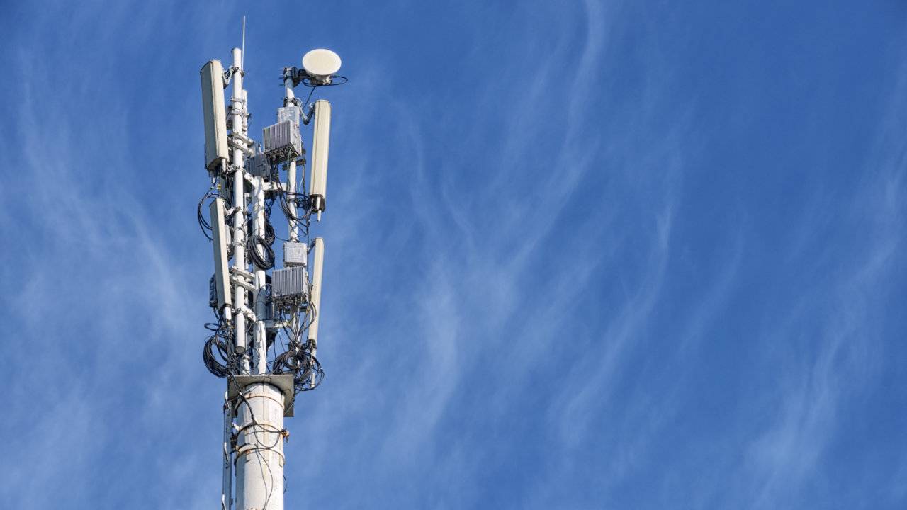 FCC says 5G is safe, wants to maintain current RF exposure limits