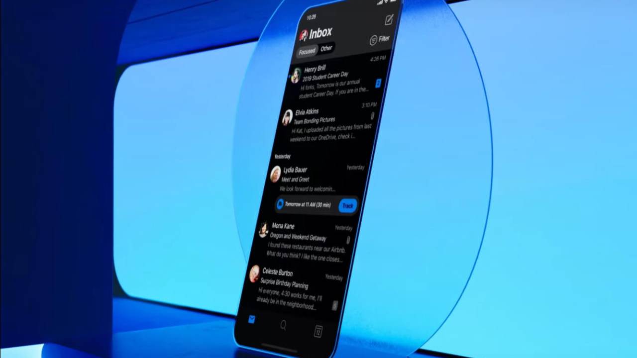 Microsoft outlook finally gets dark mode on android and ios slashgear