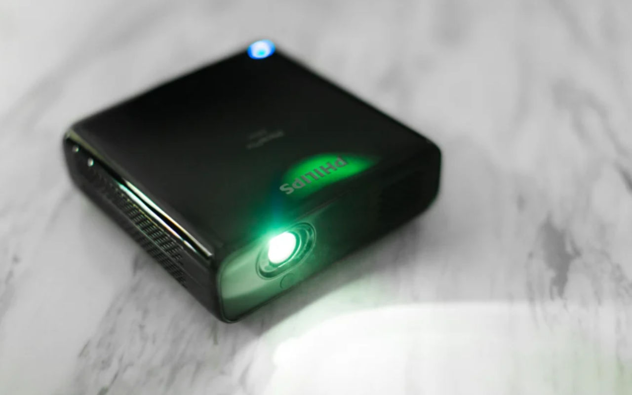 Philips PicoPix Max portable Android TV projector casts 120″ image