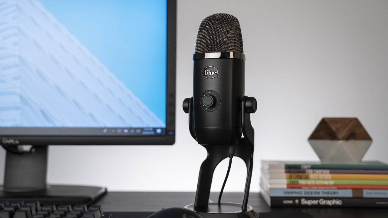 Blue Yeti X microphone features real-time LED metering and smart knob