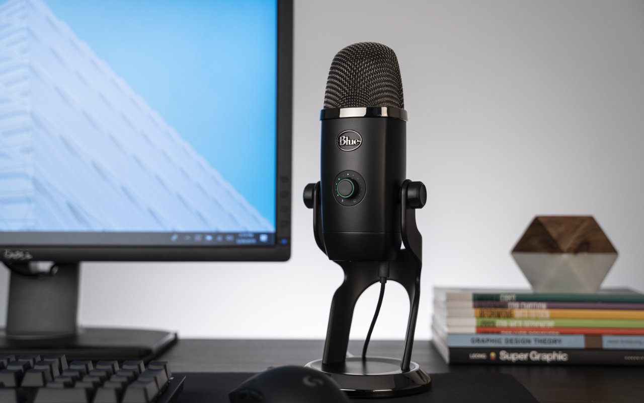 Blue Yeti X microphone features realtime LED metering and smart knob