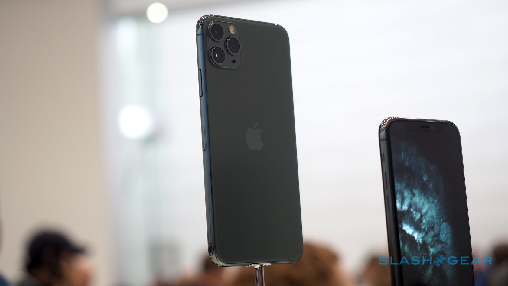 Apple Iphone 11 Pro Max A2218 6 5 Gold Space Grey Silver Midnight Green Kickmobiles