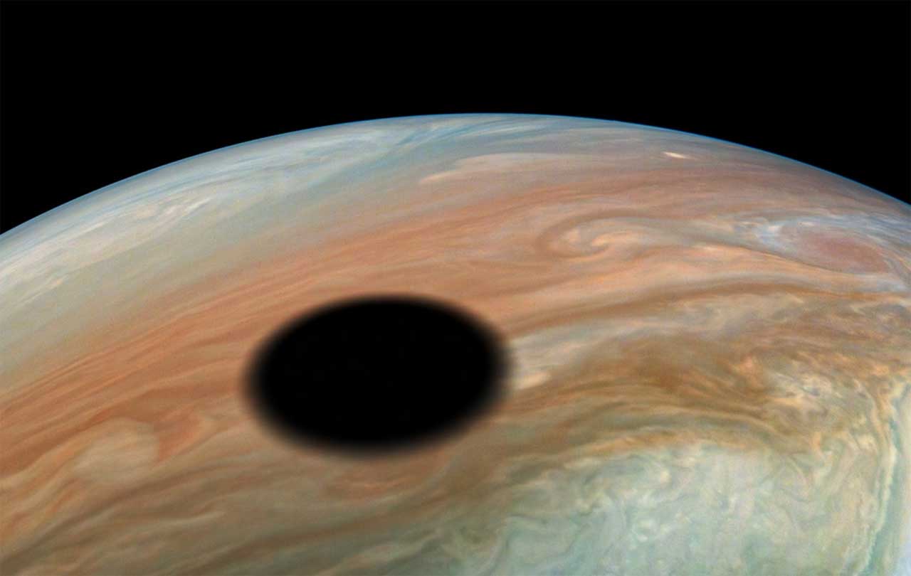 NASA image shows off volcanic moon Io casting a shadow on Jupiter