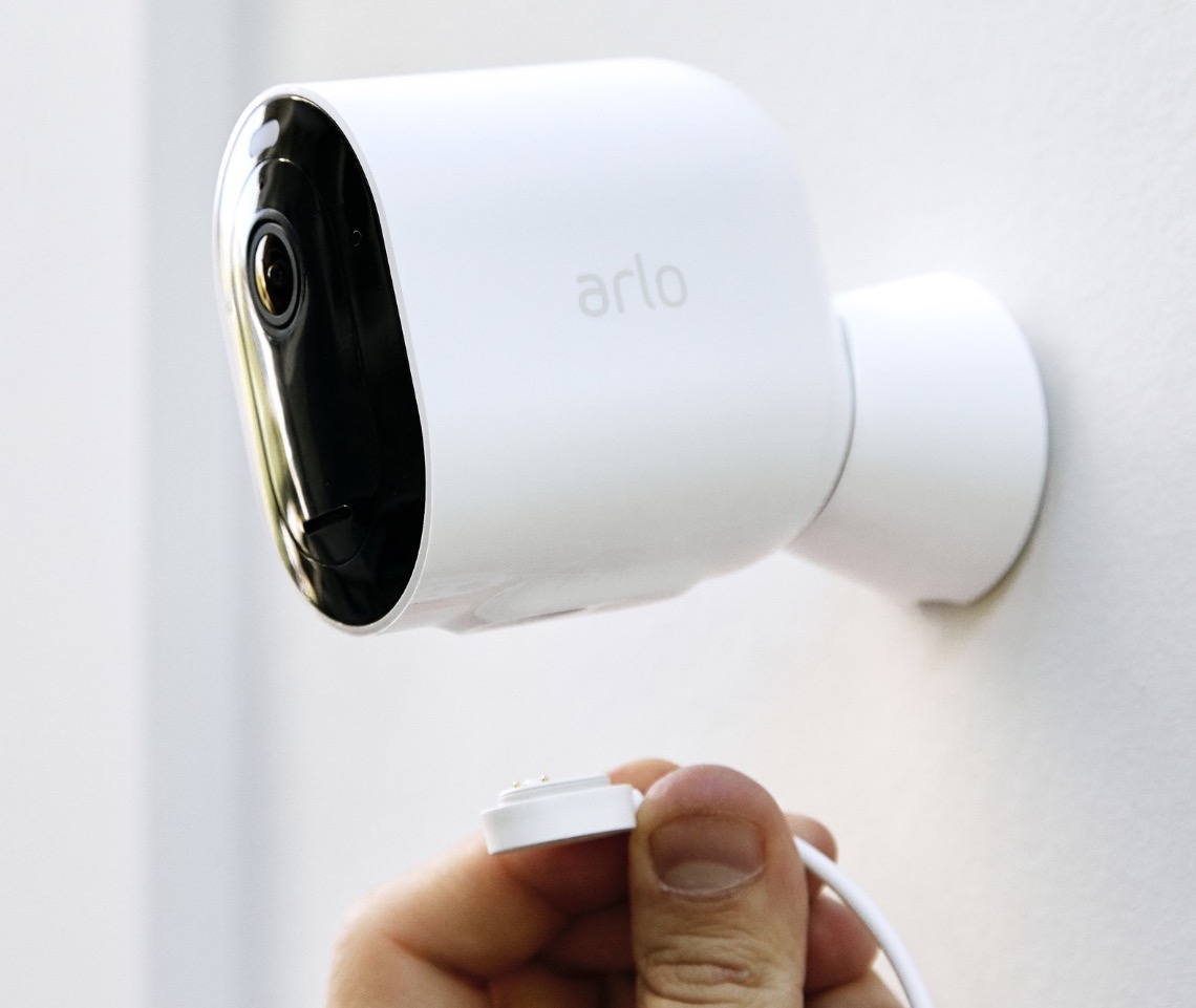 arlo camera charging