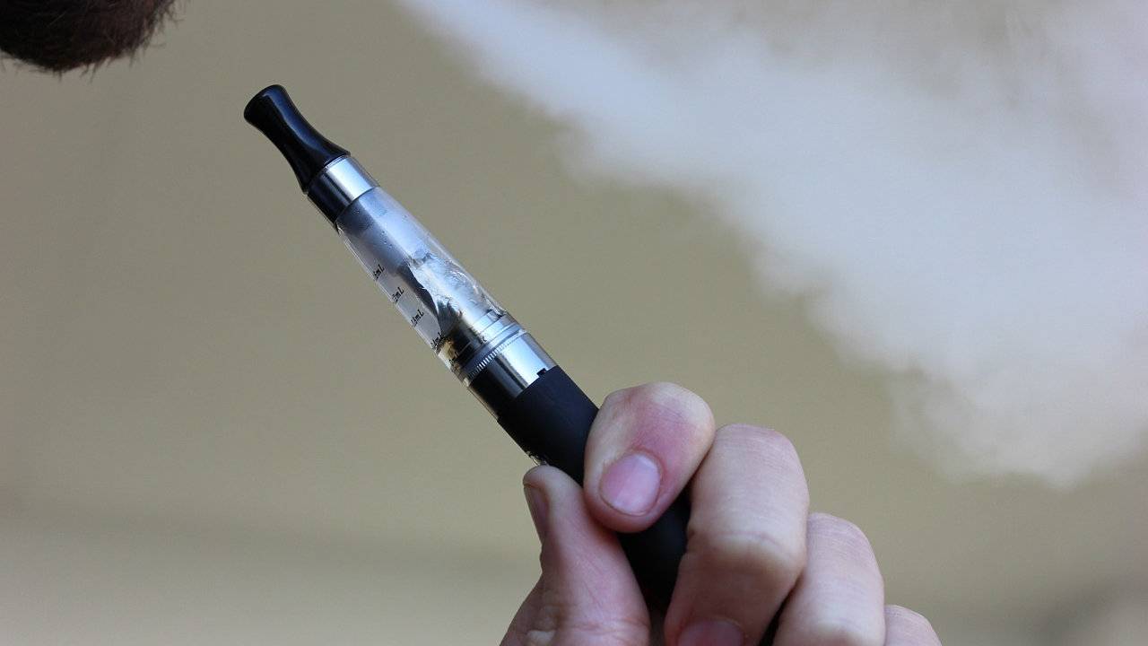 CDC’s vaping update arrives amid third death, more than 450 cases