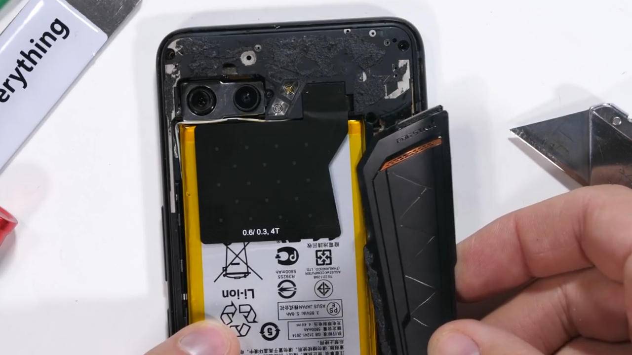 ASUS ROG Phone 2 teardown reveals one critical flaw