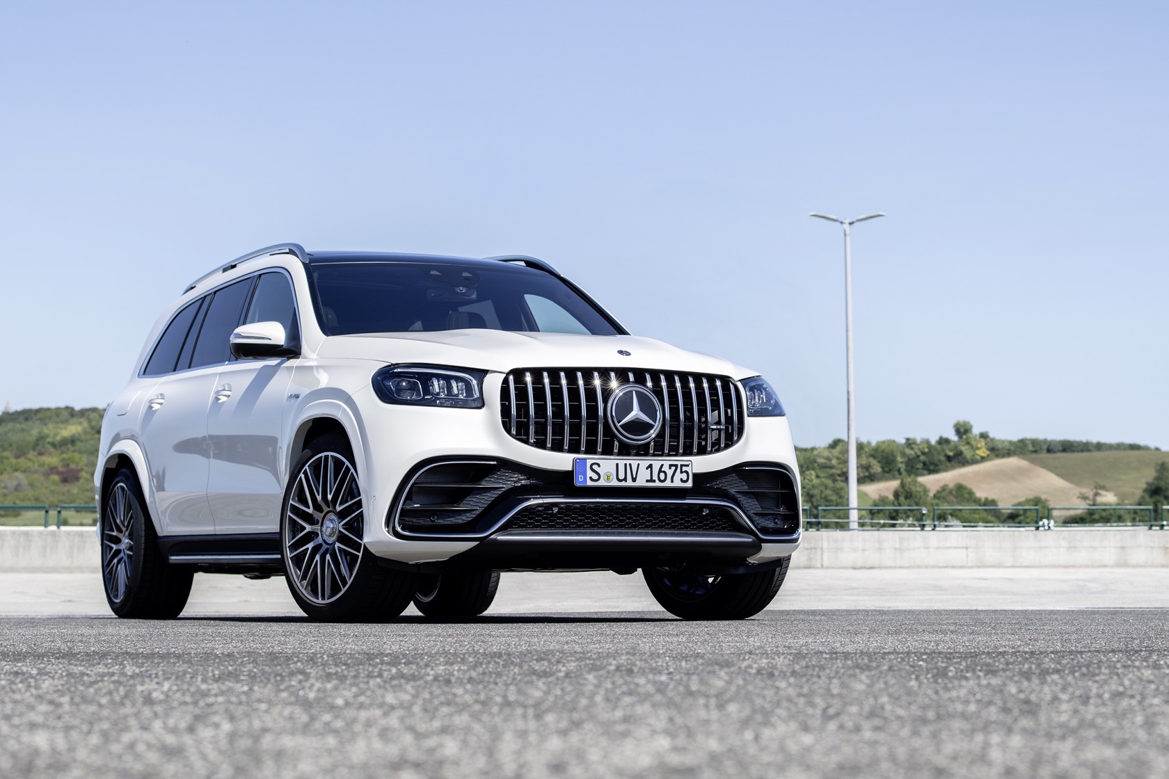 21 Mercedes Amg Gls 63 Suv Is 603hp Seating For Seven Slashgear