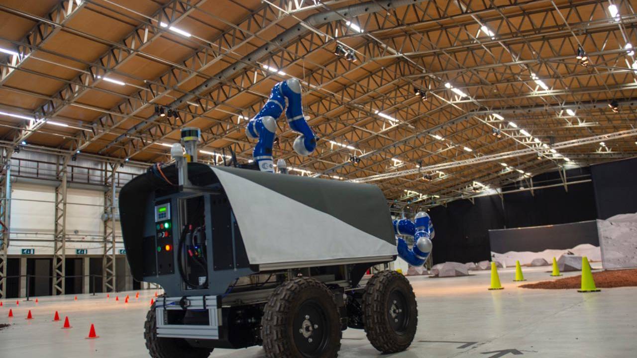 Astronaut remotely navigates rover through obstacle course from ISS
