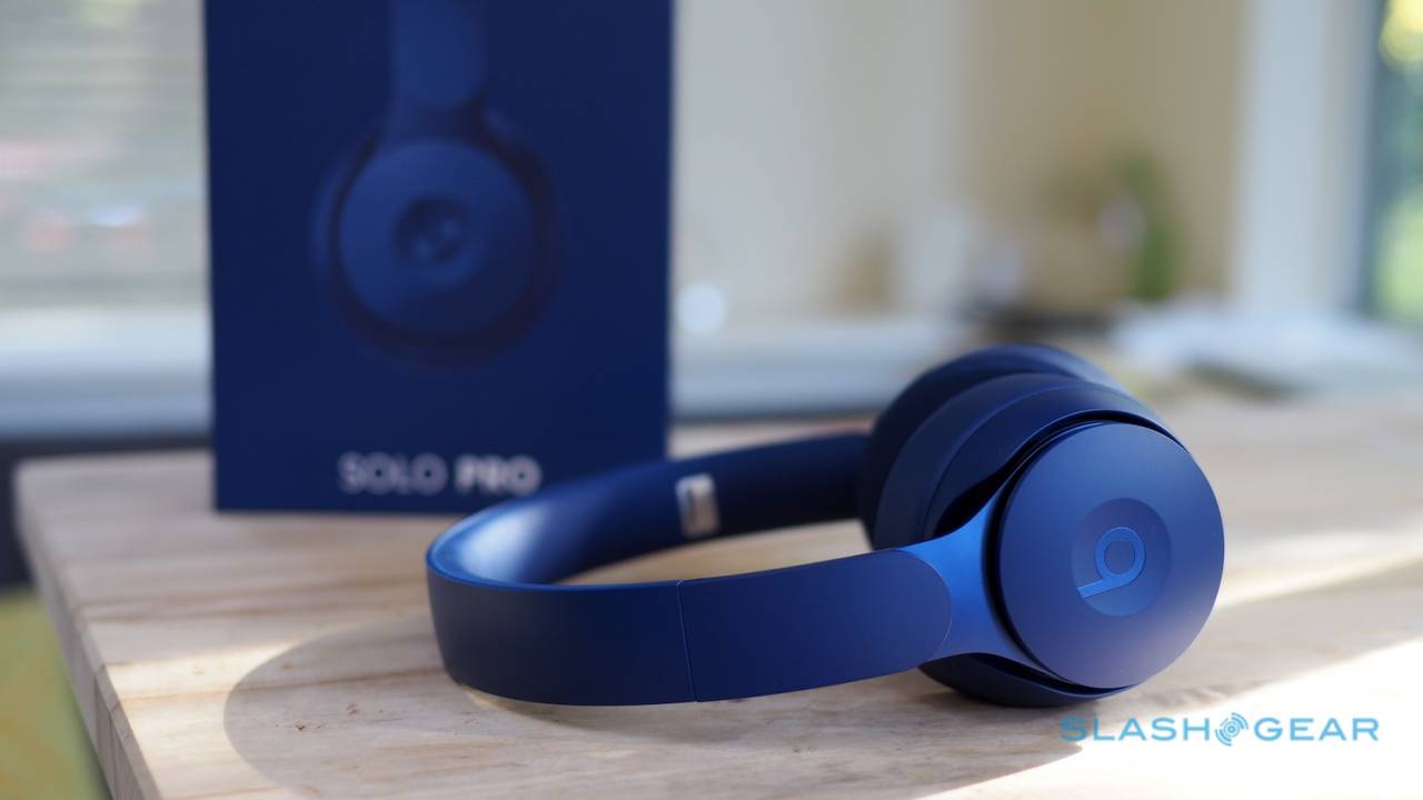 black and blue beats headphones