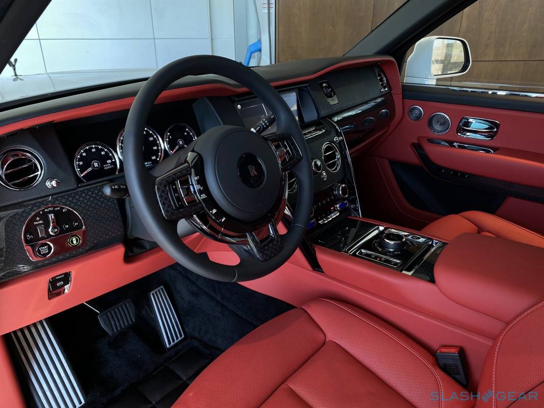 Rolls-Royce Cullinan Black Badge makes luxury SUV even more dramatic ...