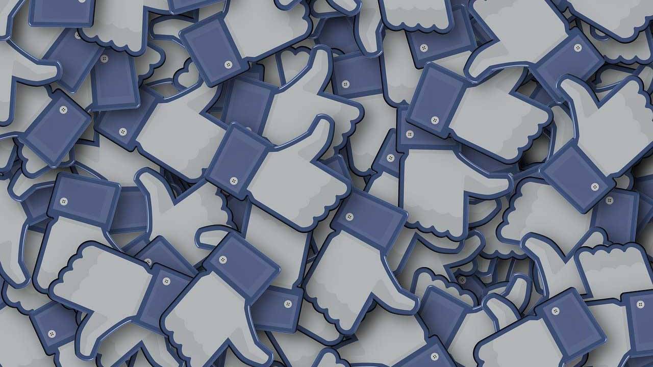 Facebook Popular Photos test mimics Instagram’s scrolling image feed
