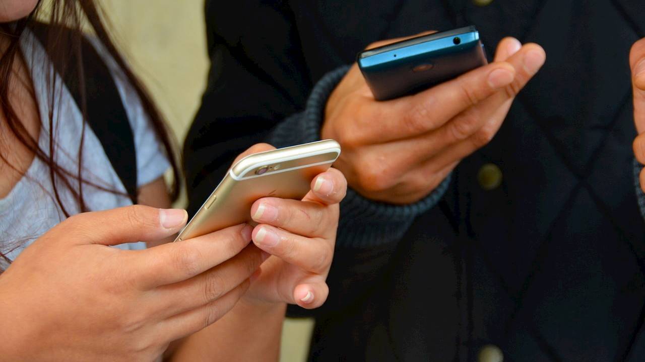 Valentine’s text messages sent 8 months later due to buggy system update