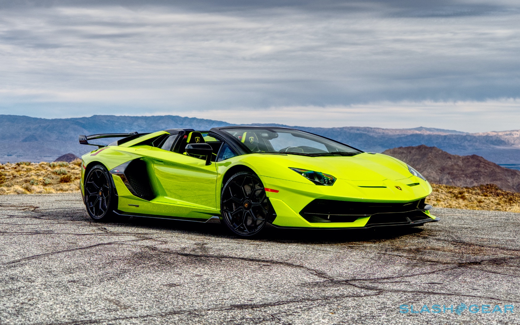 Lamborghini Aventador SVJ салатовый