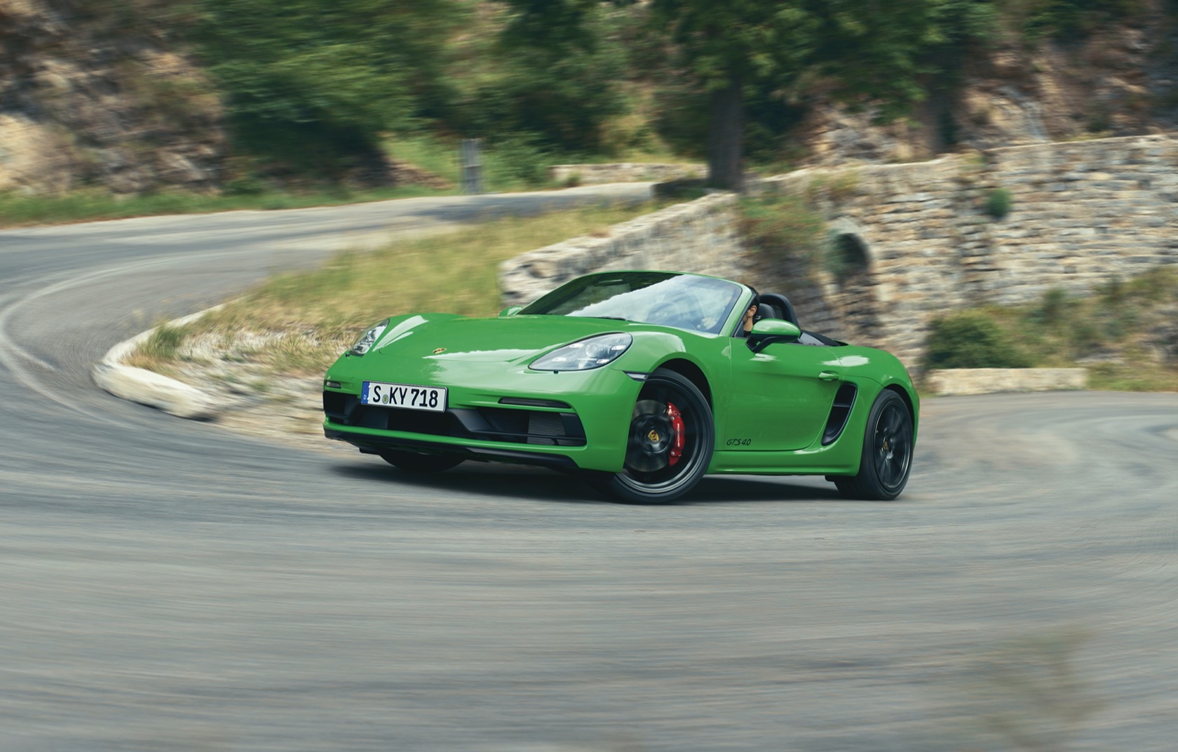 Porsche 718 Cayman And Boxster Gts 4 0 Woo Purists With Flat Six And Stick Slashgear