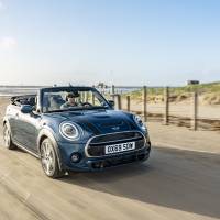 Mini Sidewalk Convertible Has Arrows Woven Into The Roof