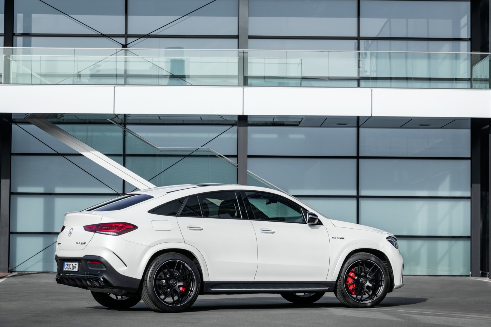 21 Mercedes Amg Gle 63 S Coupe Is A 174mph Reminder That Suvs Aren T Dull Slashgear