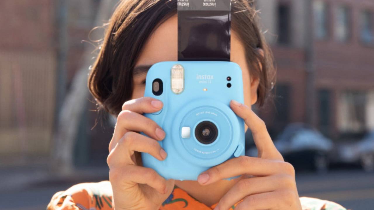 Fujifilm INSTAX Mini 11 wants to make taking photos fun and quirky