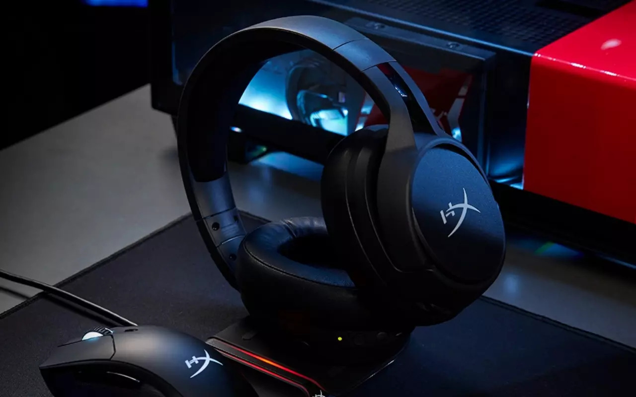 Hyperx Cloud Flight S Wireless Headset Also Charges Wirelessly Slashgear