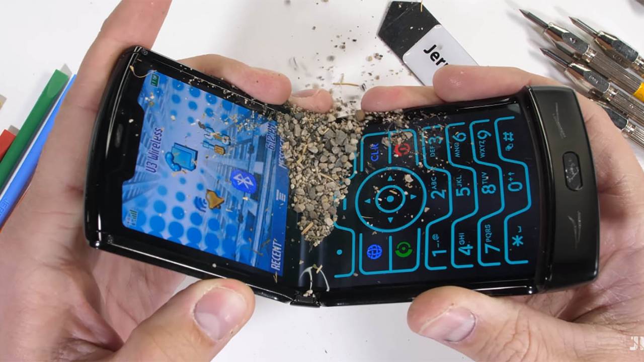 Motorola Razr torture test includes pocket sand and razors